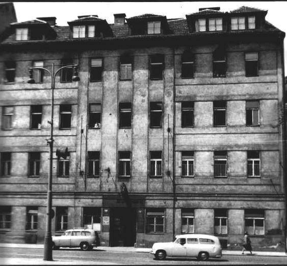 Budova II. ortopedick kliniky na Karlov nmst .1 vroce 1945